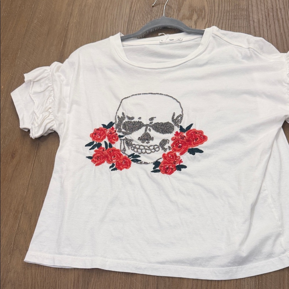 Edgy White Tee with Skull and Red Roses